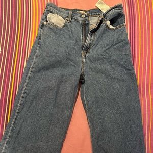 High loose Levi’s! Super flattering!!